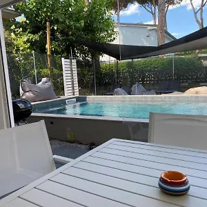 Luxury 4 With Swimming Pool Appartamento